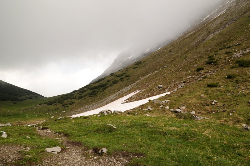 DSC_9669_1.jpg - Sedlo Saulajoch, odtud se dá odbočit přímo na vrchol Saulakopf, nebo pokračovat dál kolem hory až k nástupu na klettersteg.