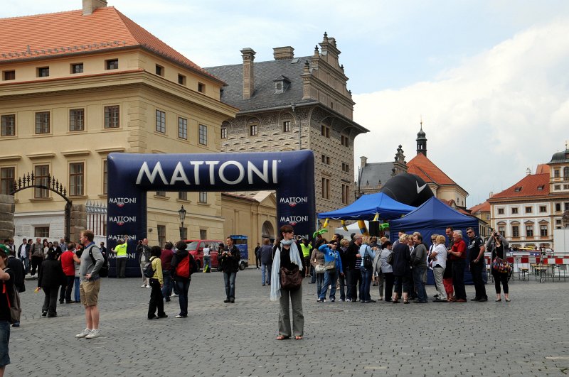 DSC_3298_1.jpg - 2 hodiny před startem na Hradčanském náměstí se vše teprve připravuje