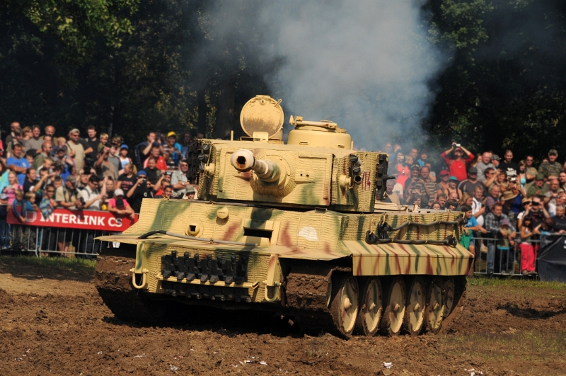 DSC_0907_1.jpg - Německý těžký tank Tiger vyvinutý za druhé světové války. Vyráběn byl od srpna 1942 do srpna 1944, celkem bylo vyprodukováno asi 1 350 strojů.