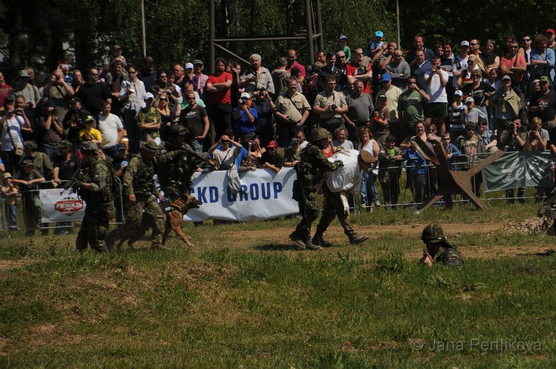 DSC_8657.JPG - Akční ukázka: Záchrana našich vojáků při útoku v Afghanistánu.