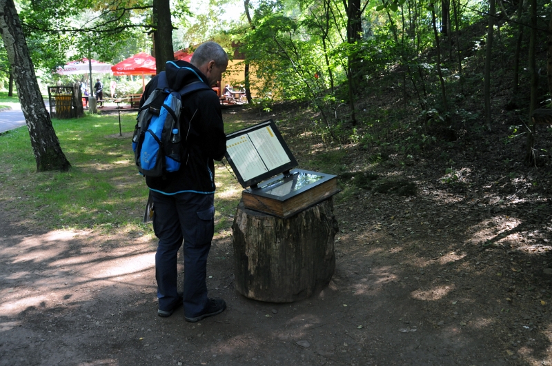 DSC_0342_1.jpg - V ZOO najdete i několik podobných knih, ve který jsou naučné informace o různých druzích hmyzu.